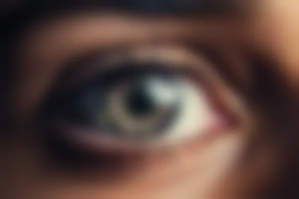 老人眼睛不停眨动是什么原因？可能预示着哪些潜在疾病？