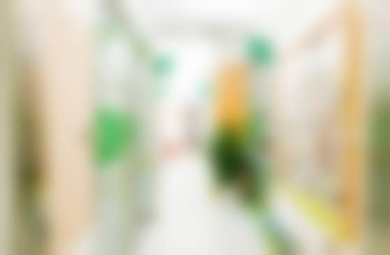 它的特色项目可不少呢！主要有儿童牙齿早期矫正、口腔健康检查、预防性牙齿护理及其他相关口腔治疗。儿童牙齿早期矫正就像是给牙齿“改改路线”，让它们能整齐地排列；口腔健康检查就像给牙齿做一次全方面的“体检”，看看有没有什么小毛病；预防性牙齿护理则是提前给牙齿穿上“保护衣”，预防各种口腔问题。这些项目就像是一个全方面的口腔健康守护军团，为孩子们的口腔健康保驾护航。