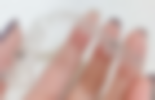 牙齿生长的小知识：人类一般在6 - 7岁长出第一颗恒牙