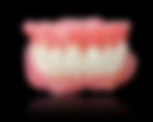 种植义齿中种植体与相邻的天然牙根至少应有的间隔是1.5mm以上