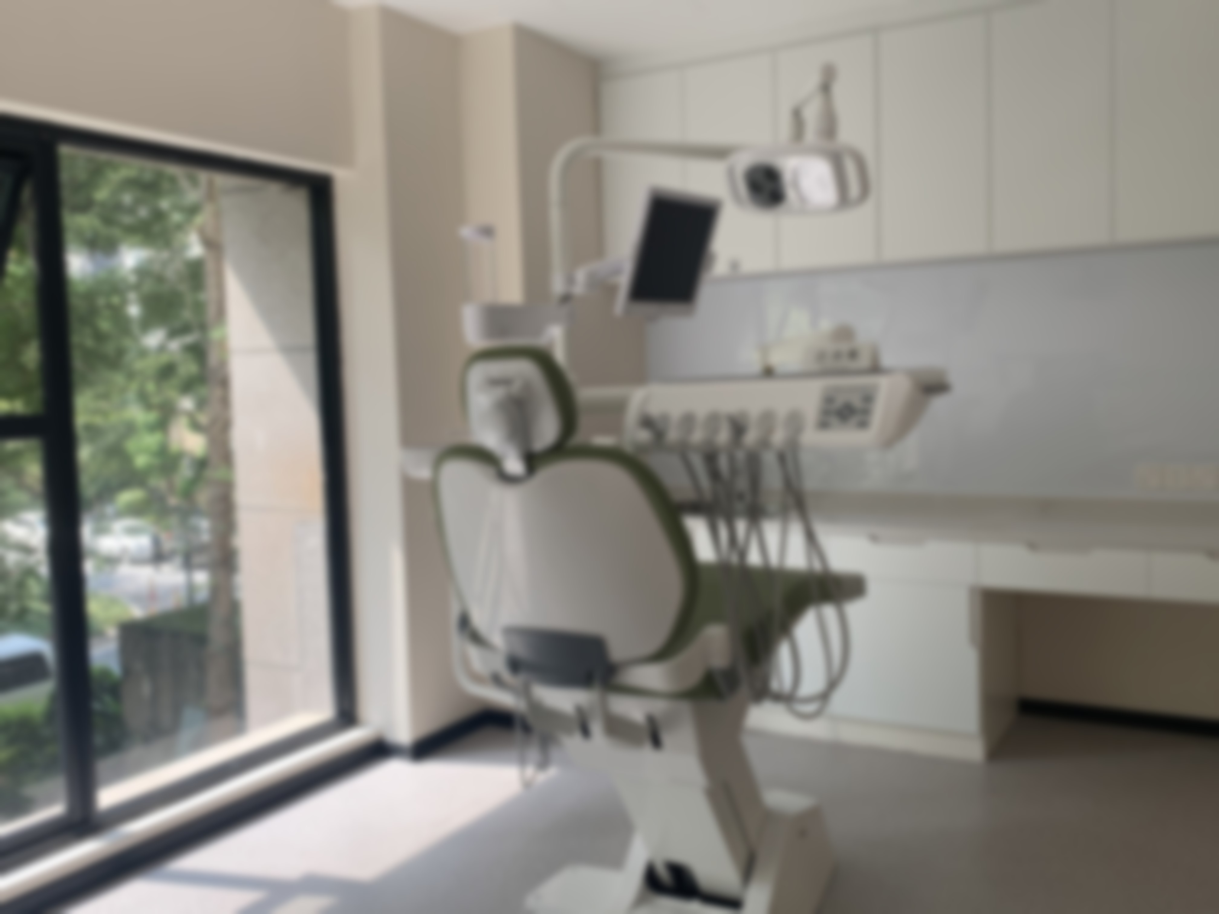 杭州杭里口腔门诊部吕越洋预约方式方便吗？